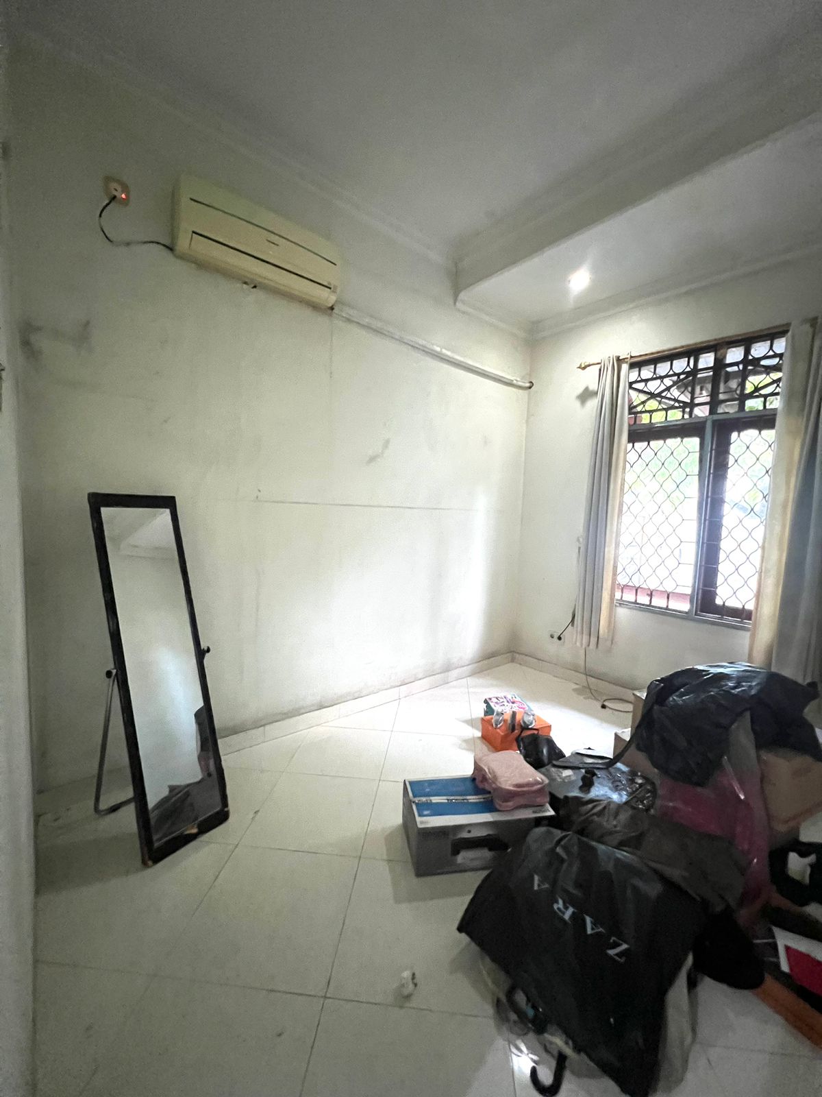 Rumah Disewakan Semi Furnished di Cluster Tropikana Jababeka Cikarang 